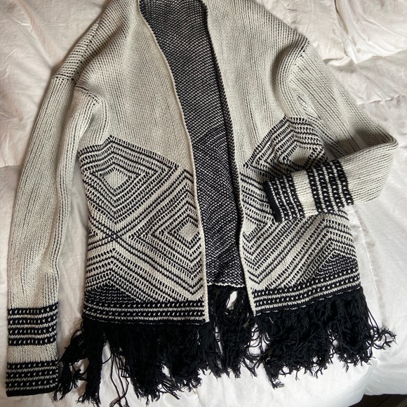 Banana Republic fringe sweater like new - Picture 1 of 4